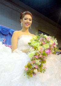 น้องวิว พงศ์ชนก : Miss Thailand World 2009 - คุณโอ๋เวดดิ้งสตูดิโอ พิษณุโลก แชมป์แต่งหน้าเจ้าสาว C.A.T.2011 แชมป์ผมโลก C.A.T / C.M.C 2012