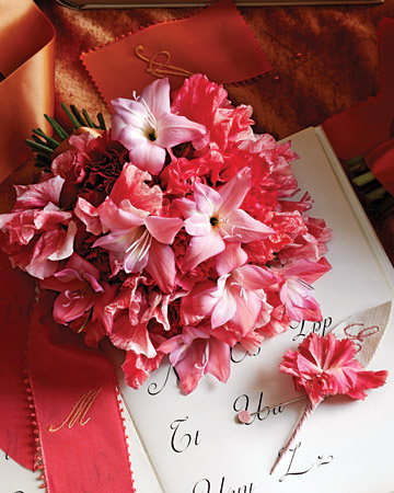 ช่อดอกไม้สีชมพูหวานแหวว ช่อดอกไม้ ดอกไม้งานแต่งงาน 