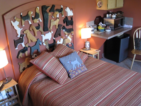 โรงแรมสุดแปลกไอเดียเจ๋ง ต้อนรับเดือนสีชมพู  Dog Bark Park