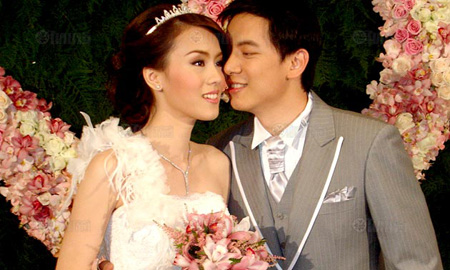 หลุยส์-อัมรินทร์ ควง จ๊อย-สกุลรัตน์ฉลองวิวาห์ หลุยส์-อัมรินทร์ ควง จ๊อย-สกุลรัตน์ฉลองวิวาห์