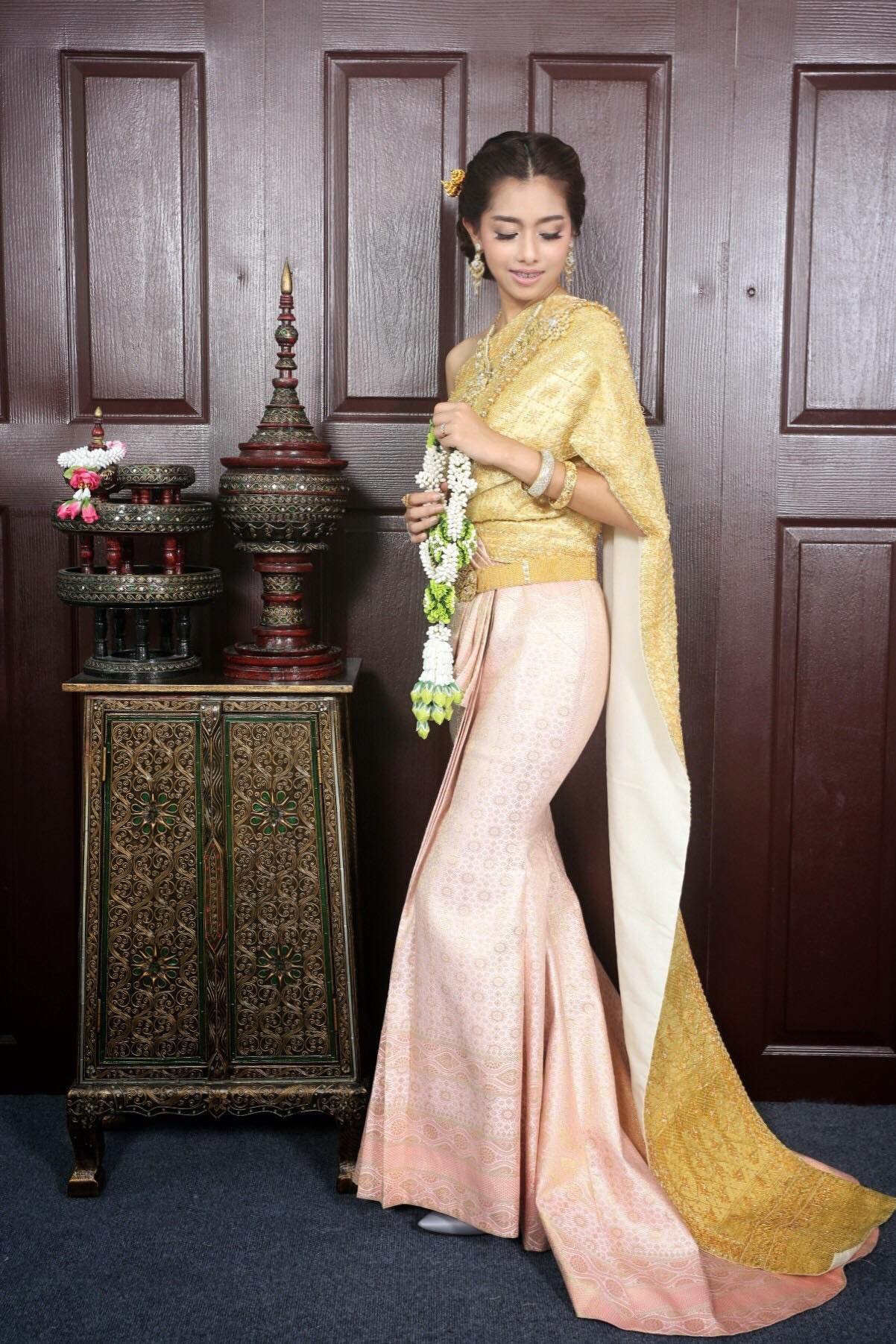 เช่าชุดไทย วันจริง , ชุดไทยใส่ถ่ายพรีเวดดิ้ง , เวดดิ้ง ชุมพร เช่าชุดไทย วันจริง , ชุดไทยใส่ถ่ายพรีเวดดิ้ง , เวดดิ้ง ชุมพร