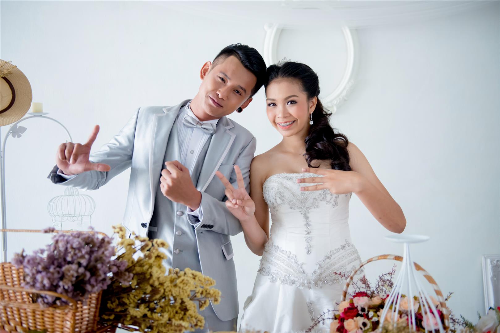 ถ่ายรูปแต่งงาน ชุดไทย ชุดเจ้าสาว เช่าชุดแต่งงาน ถ่ายรูปแต่งงานราคาถูก ถ่ายภาพ แต่งงาน ถ่ายรูป แต่งงาน ร้านถ่ายรูปแต่งงาน สตูดิโอ 