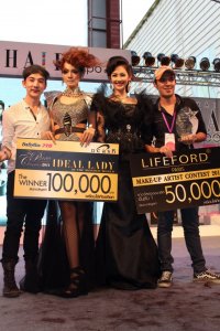 แชมป์2ปีซ้อนกับ The Winner of THE POWER ON STAGE HAIR COMPETITION 2011 - คุณโอ๋เวดดิ้งสตูดิโอ พิษณุโลก แชมป์แต่งหน้าเจ้าสาว C.A.T.2011 แชมป์ผมโลก C.A.T / C.M.C 2012