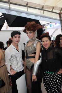 แชมป์2ปีซ้อนกับ The Winner of THE POWER ON STAGE HAIR COMPETITION 2011 - คุณโอ๋เวดดิ้งสตูดิโอ พิษณุโลก แชมป์แต่งหน้าเจ้าสาว C.A.T.2011 แชมป์ผมโลก C.A.T / C.M.C 2012