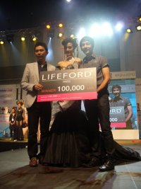 แชมป์แต่งหน้าโดยเครื่องสำอางค์ LIFEFORD PARIS MAKE-UP ARTIST CONTEST 2010  - คุณโอ๋เวดดิ้งสตูดิโอ พิษณุโลก แชมป์แต่งหน้าเจ้าสาว C.A.T.2011 แชมป์ผมโลก C.A.T / C.M.C 2012