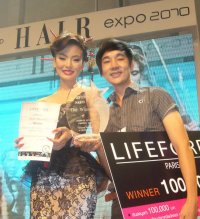 แชมป์แต่งหน้าโดยเครื่องสำอางค์ LIFEFORD PARIS MAKE-UP ARTIST CONTEST 2010  - คุณโอ๋เวดดิ้งสตูดิโอ พิษณุโลก แชมป์แต่งหน้าเจ้าสาว C.A.T.2011 แชมป์ผมโลก C.A.T / C.M.C 2012