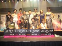 แชมป์แต่งหน้าโดยเครื่องสำอางค์ LIFEFORD PARIS MAKE-UP ARTIST CONTEST 2010  - คุณโอ๋เวดดิ้งสตูดิโอ พิษณุโลก แชมป์แต่งหน้าเจ้าสาว C.A.T.2011 แชมป์ผมโลก C.A.T / C.M.C 2012