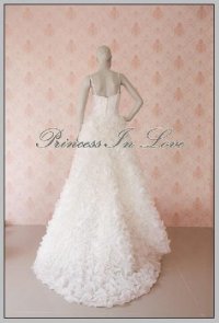 ชุดเจ้าสาวของร้านปริ้นเซสอินเลิฟ - Princess Bridal House