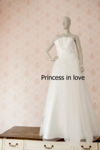 ชุดเจ้าสาวของร้านปริ้นเซสอินเลิฟ - Princess Bridal House