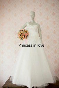 ชุดเจ้าสาวของร้านปริ้นเซสอินเลิฟ - Princess Bridal House