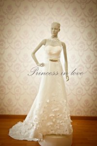 ชุดเจ้าสาวของร้านปริ้นเซสอินเลิฟ - Princess Bridal House