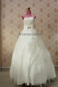 ชุดเจ้าสาวของร้านปริ้นเซสอินเลิฟ - Princess Bridal House