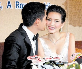 ภาพงานแต่ง อ้อม กะ อาท ชื่นมื่น