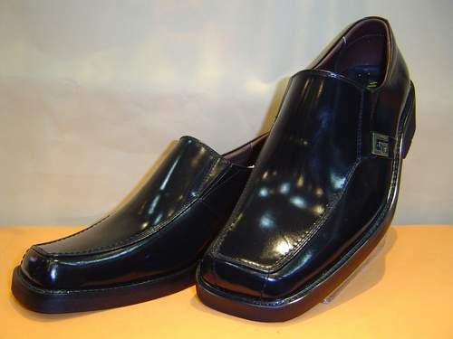 รองเท้าแบบหัวเหลี่ยม