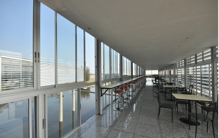 ร้านอาหารริมน้ำ ร้านอาหาร 