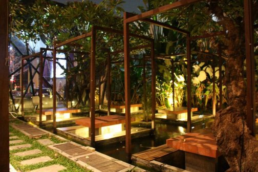 ร้านอาหารลานผ้า (The Fabric Restaurant & Music Bar)