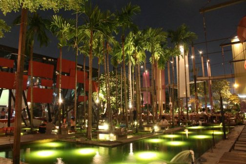 ร้านอาหารลานผ้า (The Fabric Restaurant & Music Bar)