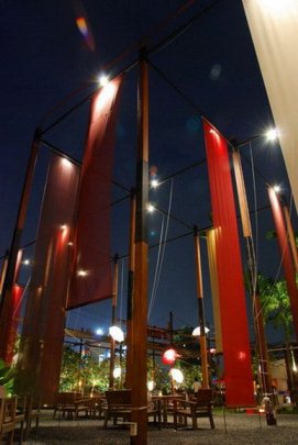 ร้านอาหารลานผ้า (The Fabric Restaurant & Music Bar)