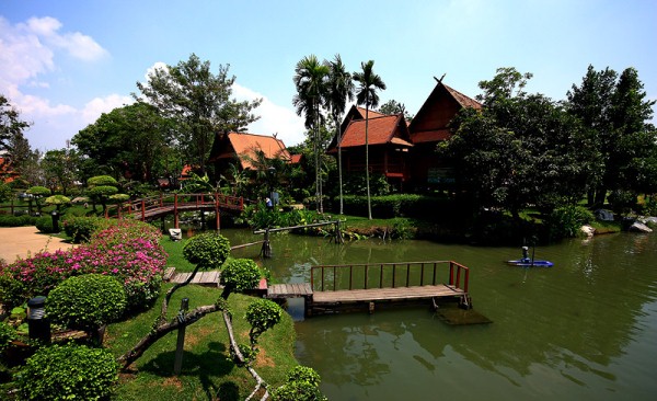 สถานที่ถ่ายภาพแต่งงานอยุธยา :  ศูนย์ศิลปาชีพบางไทรฯ