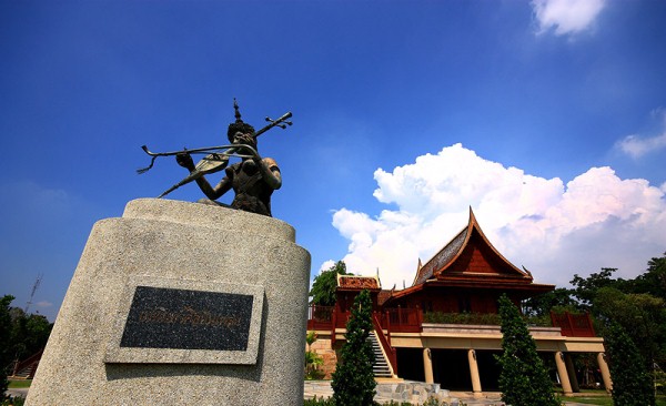 สถานที่ถ่ายภาพแต่งงานอยุธยา :  ศูนย์ศิลปาชีพบางไทรฯ