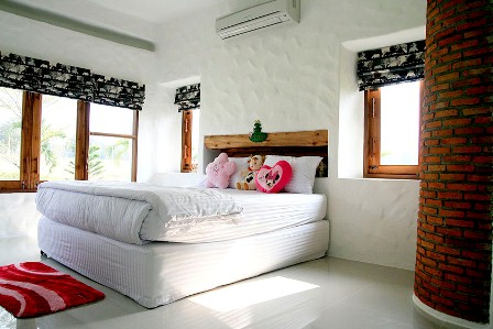 บ้านฮันนีมูนWhite Villa เดือนล้อม รีสอร์ท ห้องพักน่ารักๆ มีสไตล์ สำหรับคู่รัก