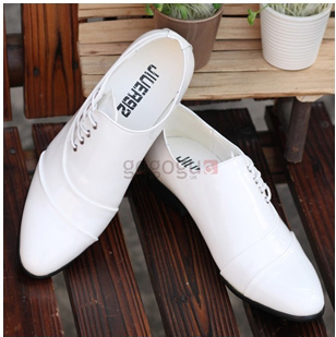 รองเท้าเจ้าบ่าว แฟชั่นสีขาวเก๋ๆ แบบรองเท้าเจ้าบ่าว