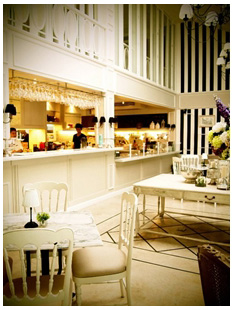 ร้านอาหารโรแมนติก Audrey Cafe & Bistro สถานที่โรแมนติก