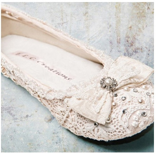 รองเท้าส้นเตี้ยติดโบว์