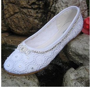 รองเท้าส้นเตี้ยวินเทจ