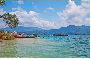 นั่งเรือชมวิว