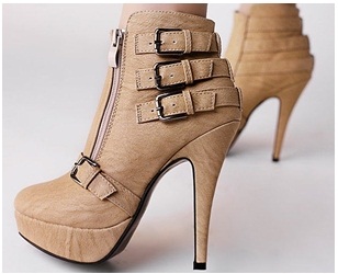 รองเท้าบูทสั้น / สีเบจ