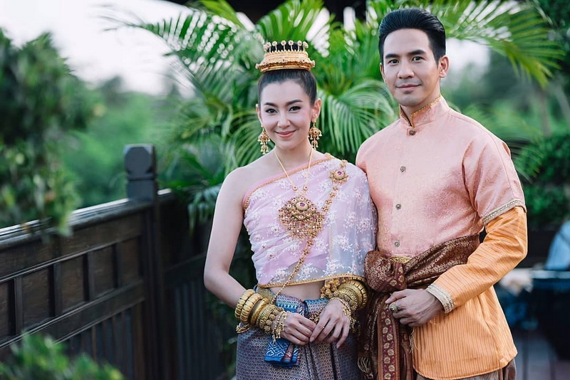 ชุดเจ้าบ่าวแบบไทย