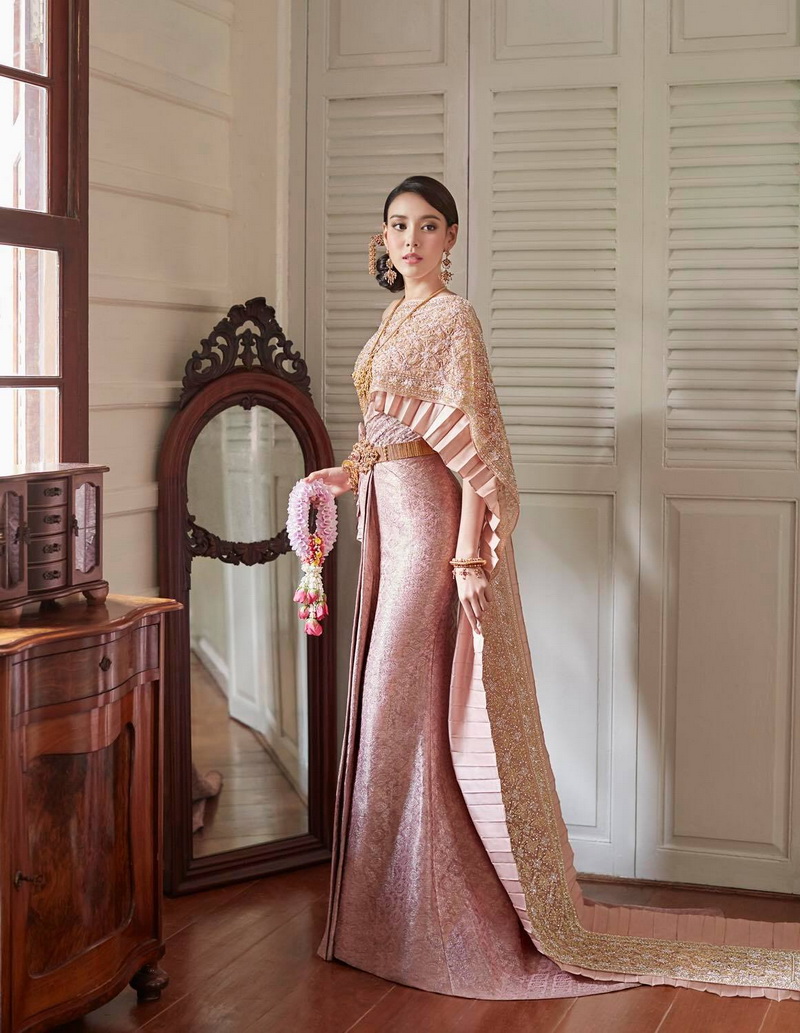 ชุดแต่งงานไทยประยุกต์