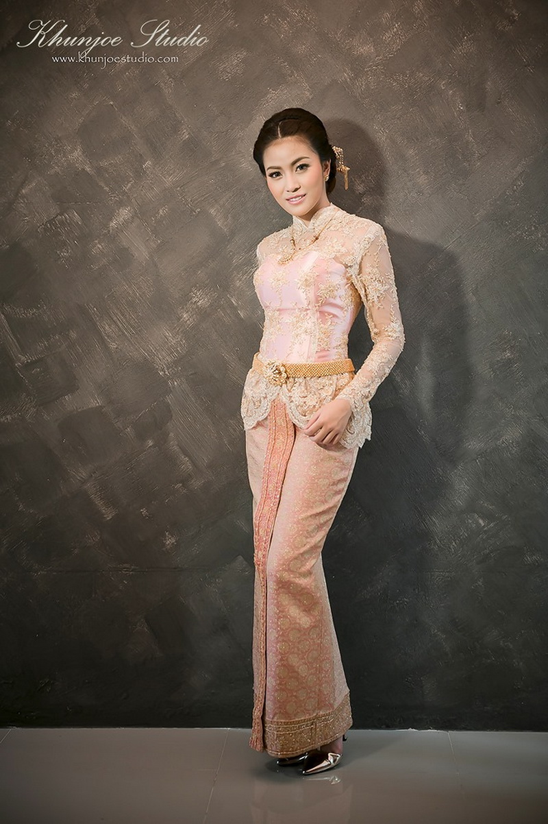 ชุดแต่งงานไทยแขนยาว