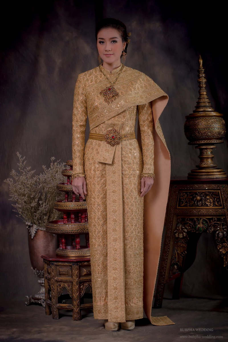 ชุดแต่งงานไทยแขนยาว