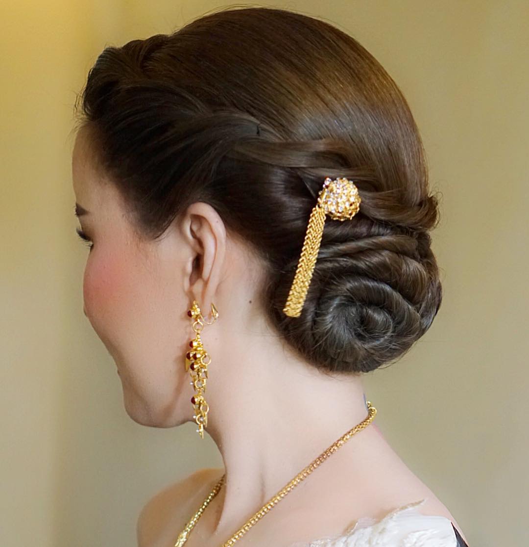 เครดิตรูปภาพทรงผมชุดไทยจาก IG: khunyong_hair , nongchat
