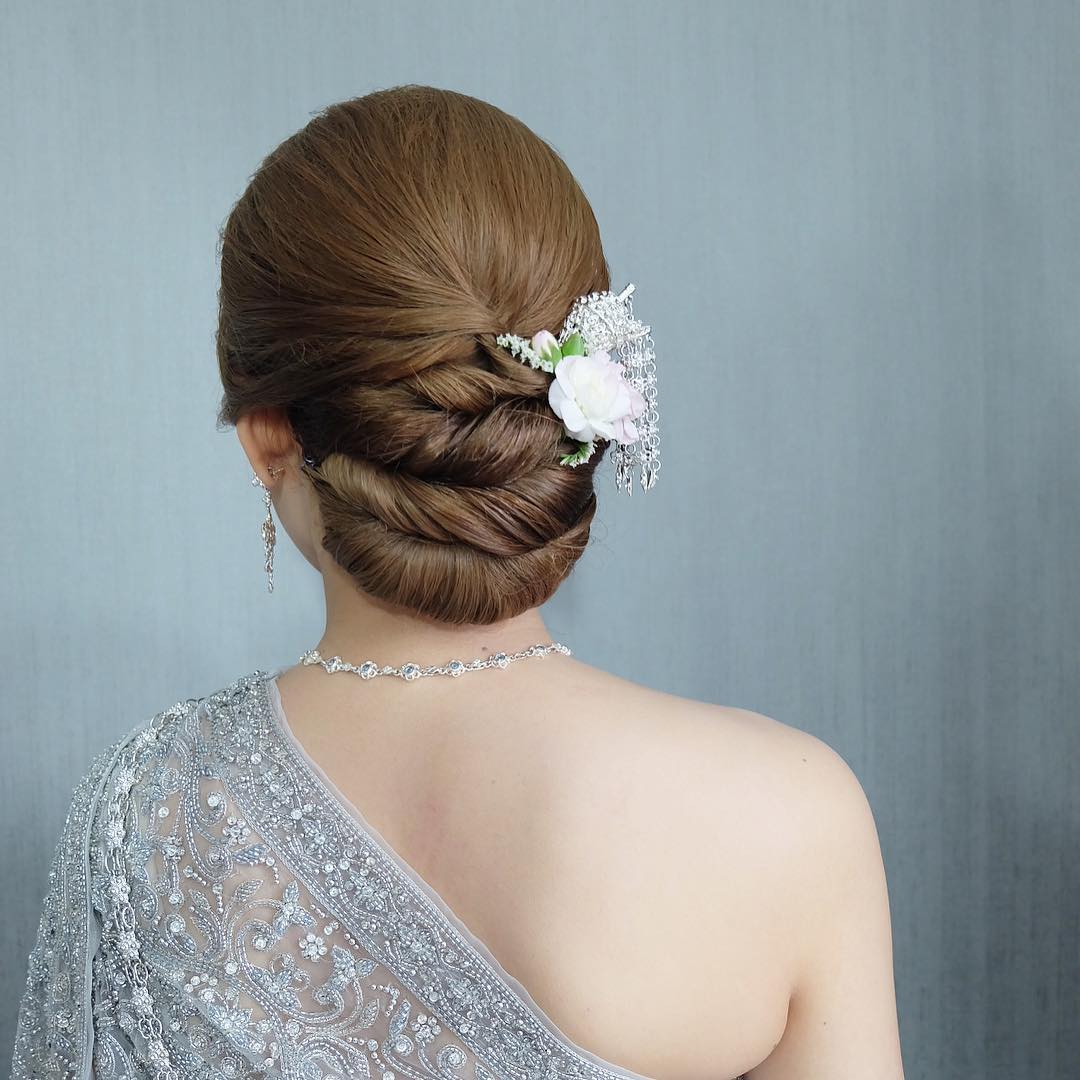 เครดิตรูปภาพทรงผมชุดไทยจาก IG: khunyong_hair , nongchat