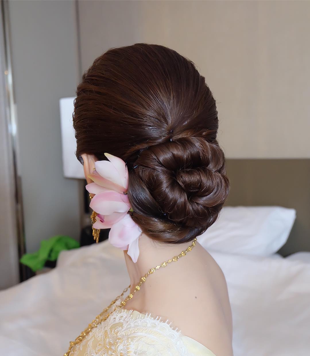 เครดิตรูปภาพทรงผมชุดไทยจาก IG: khunyong_hair , nongchat