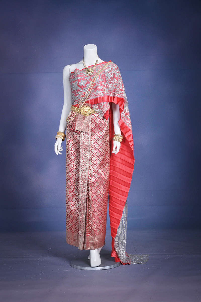 ชุดไทยสไบเฉียง สีแดง