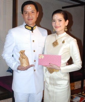 ภาพงานแต่ง อ้อม กะ อาท ชื่นมื่น