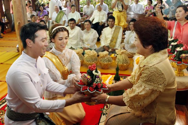 แต่งแล้ว! ชาย-วิกกี้ ร่วมโครงการสลักรัก@สลักคอก