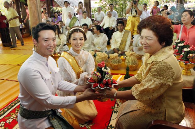 แต่งแล้ว! ชาย-วิกกี้ ร่วมโครงการสลักรัก@สลักคอก