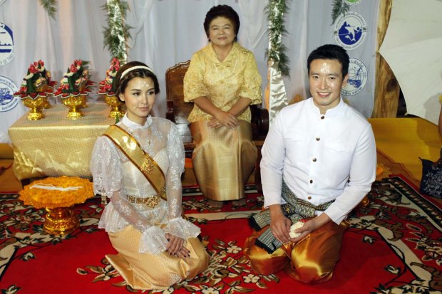แต่งแล้ว! ชาย-วิกกี้ ร่วมโครงการสลักรัก@สลักคอก