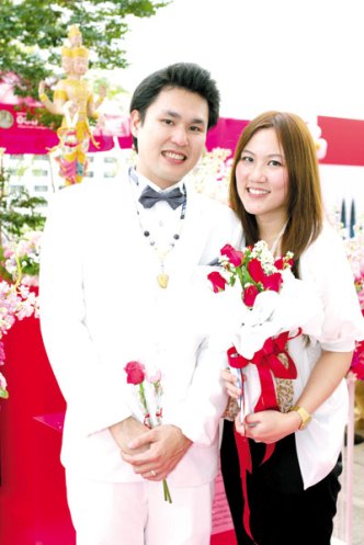 บสก.เขตบางรัก จัดงานยิ่งใหญ่แจกคอนโดฯ ทะเบียนสมรสทองคำ