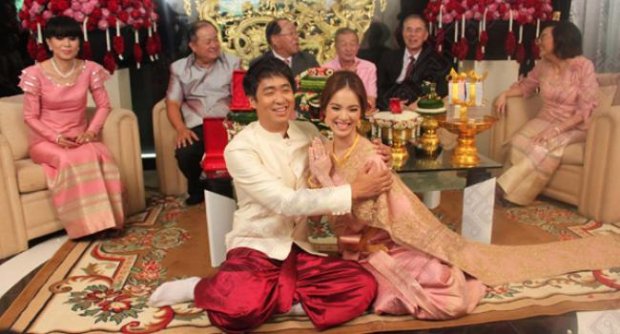 รวมภาพ พิธีหมั้นบัว สโรชา น้องสาว บีม กวี