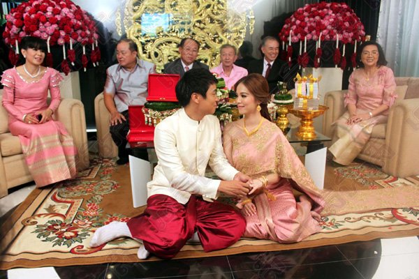 รวมภาพ พิธีหมั้นบัว สโรชา น้องสาว บีม กวี