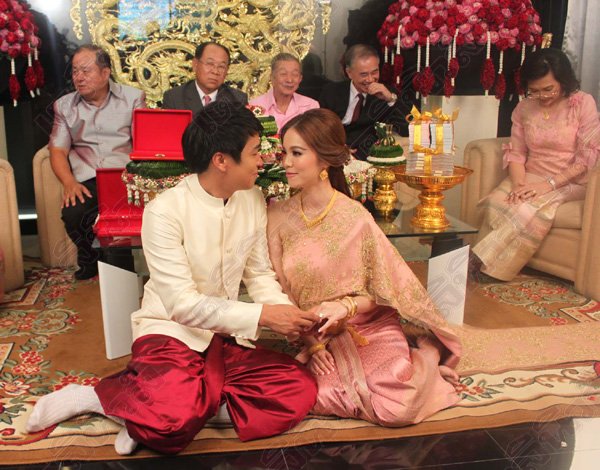 รวมภาพ พิธีหมั้นบัว สโรชา น้องสาว บีม กวี