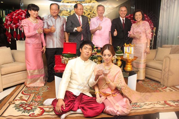 รวมภาพ พิธีหมั้นบัว สโรชา น้องสาว บีม กวี