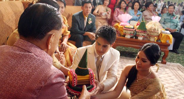น้ำ ระพีพัฒน์หอบขันหมากหลายล้านขอสาวดัชชี่รุ่นน้องแต่งงาน มินตรา ชนิศา เหลี่ยวไชยพันธุ์ 