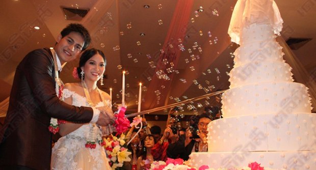 น้ำ ระพีพัฒน์หอบขันหมากหลายล้านขอสาวดัชชี่รุ่นน้องแต่งงาน มินตรา ชนิศา เหลี่ยวไชยพันธุ์ 